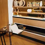 ノボテル パリ シュレーヌ ロンシャン ホテル シュレンヌ
