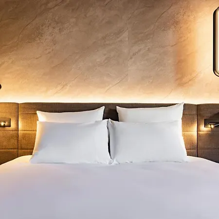 苏雷斯尼珑骧诺富特酒店