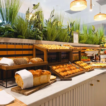 Novotel Paris Longchamp Hotel